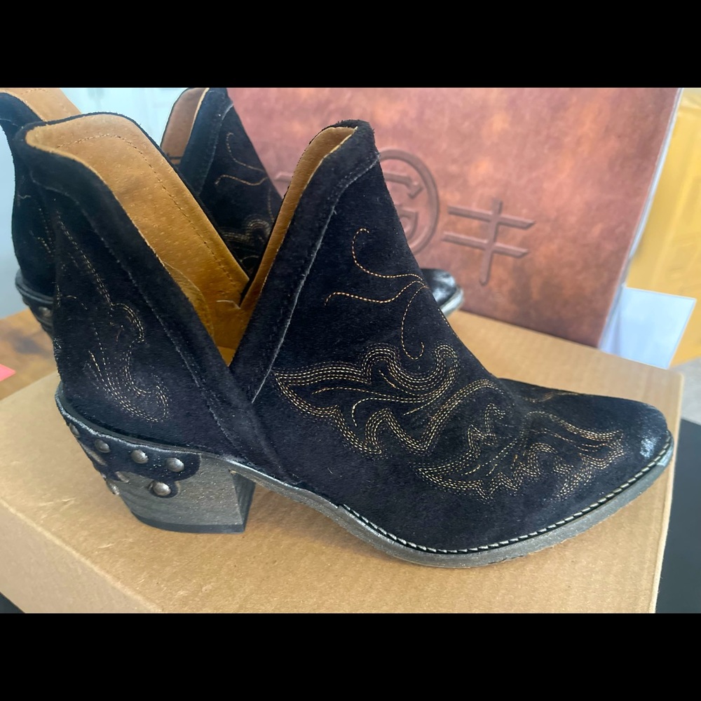 Circle G Black Embroidered Western Bootie